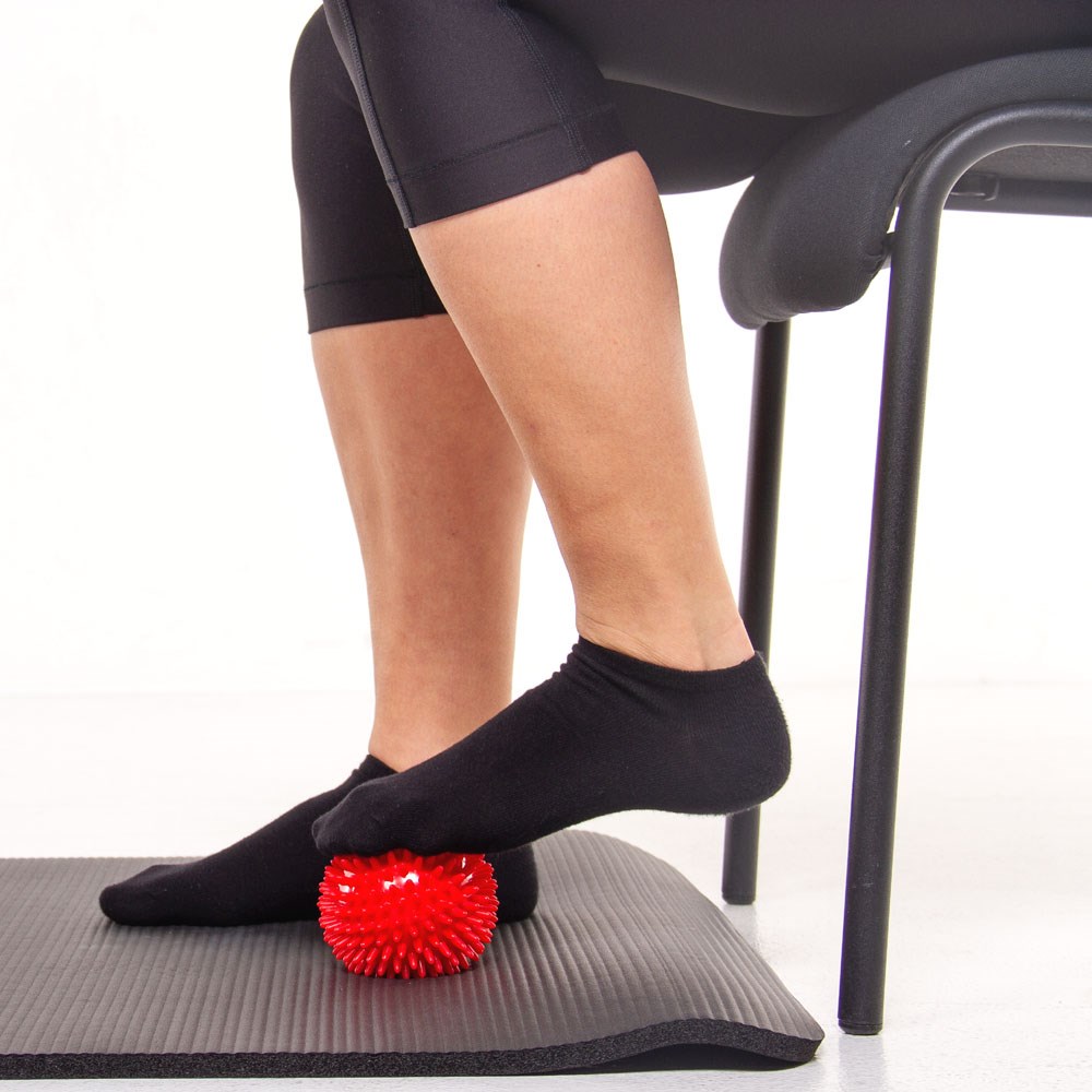Massageball / Igelball mit runder Prägung (78 mm, Kundenspezifisch eingefärbt), "Made in Germany"